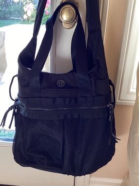Lululemon workout bag